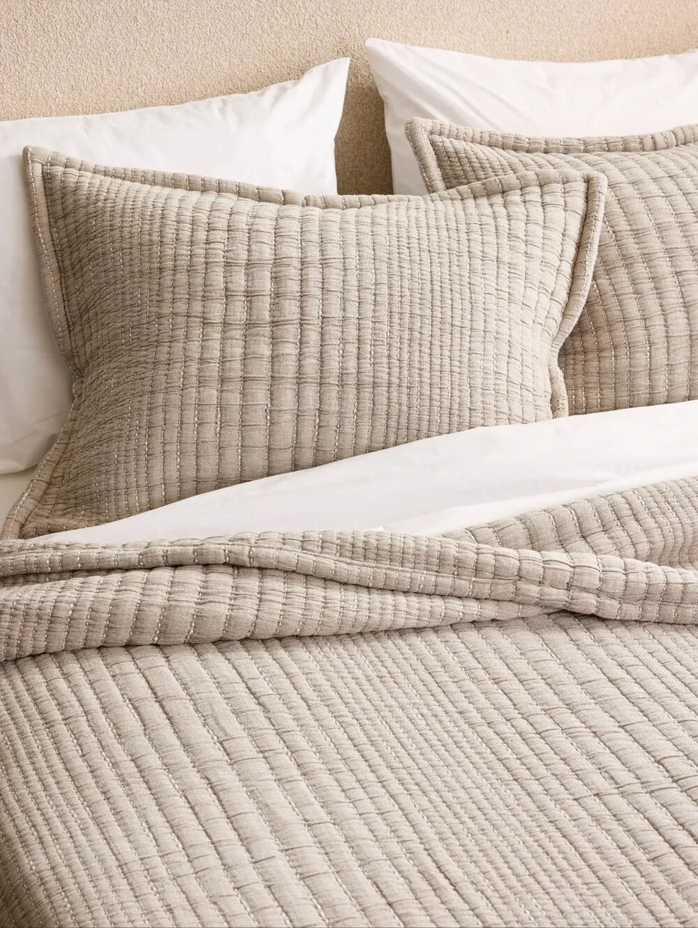 Quince  Full / Queen Channel Stitch Comforter With Shams Taupe NWT